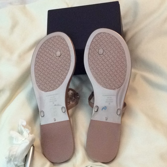TORY BURCH ROSE GOLD LOGO JELLY TONGS SIZE 9 - Picture 3 of 3